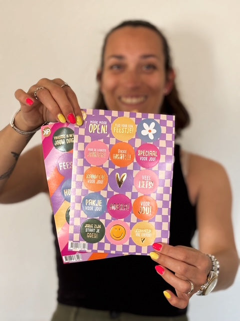 Vind meer dan 100 verschillende stickers van La Muchacha. 