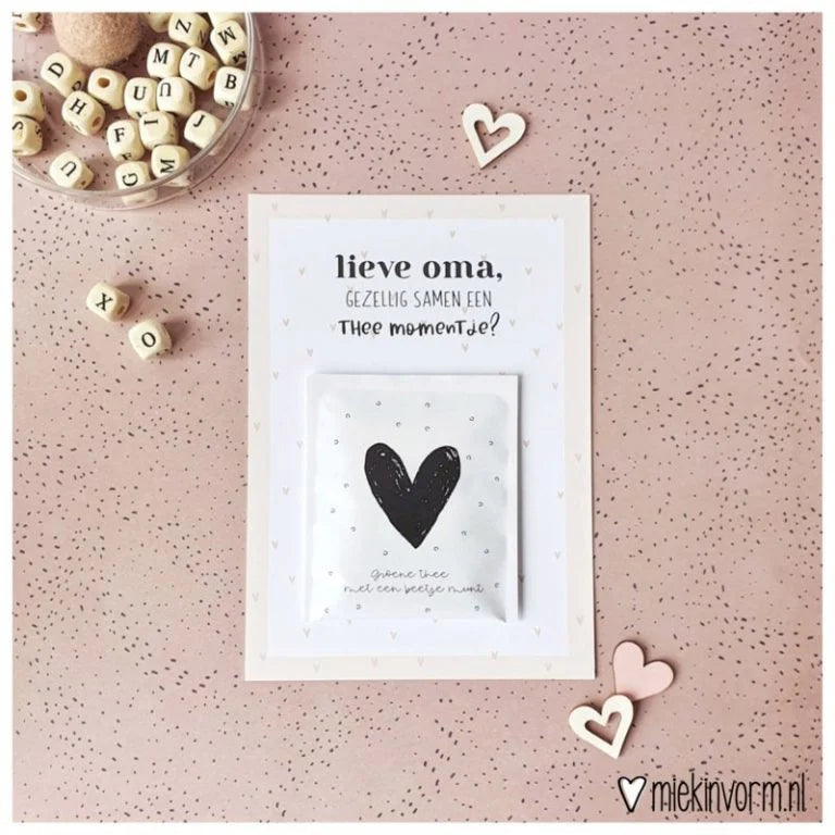Ansichtkaart + theezakje - Lieve oma, gezellig samen een thee momentje?
