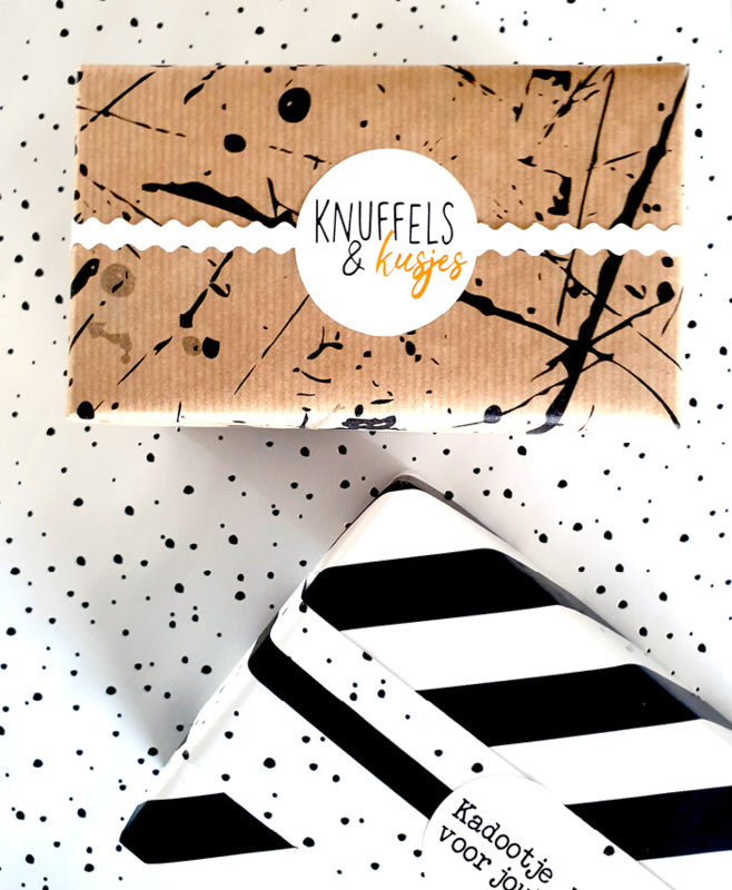 Inpakpapier - Kraft - Splash Black Het cadeaupapier is 30 cm x 3 meter. 