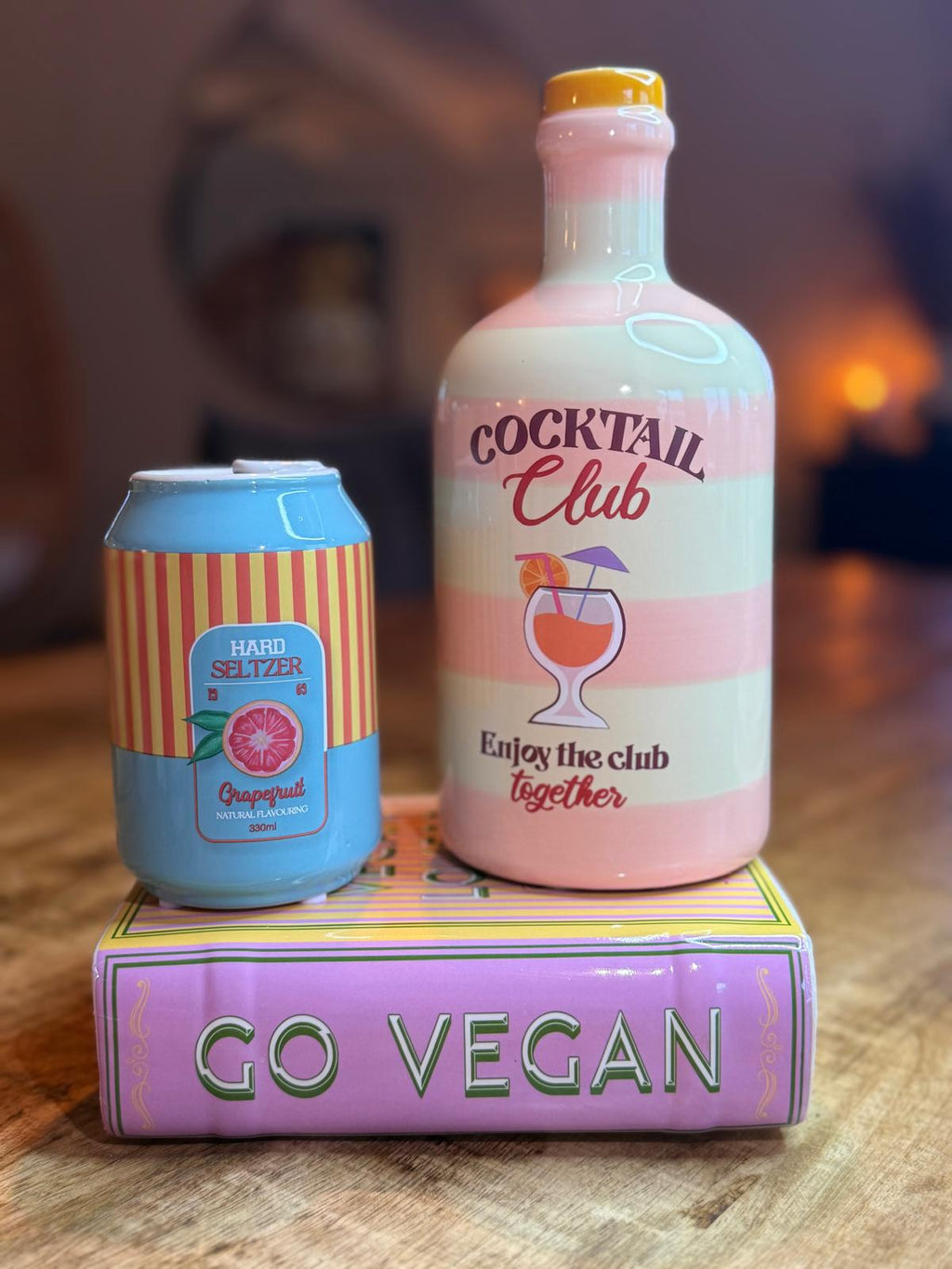 Vaas Boek Vegan Lovers - aardewerk - 14.4x5.5x18.2cm